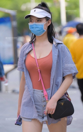 性感牛仔热裤美女