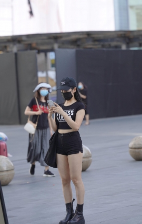 热裤女孩