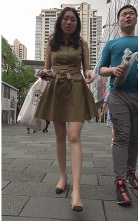 连衣裙妹子