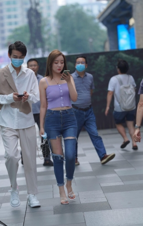 紧牛美女