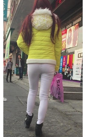 紧身白裤小姐姐