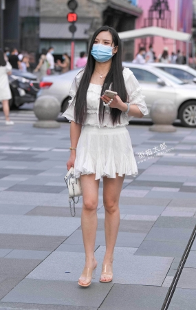 白短裙透明高跟 21-08-23-57P