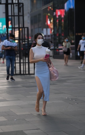 开衩裙盛夏美女