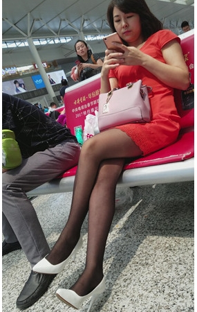 红裙黑丝美熟