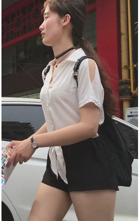 短裤月牙妹子