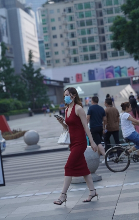 红色性感包臀长裙美女