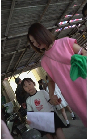 粉裙美女