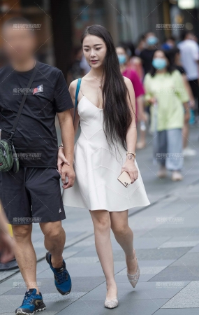 酥胸美背 尽显女人味
