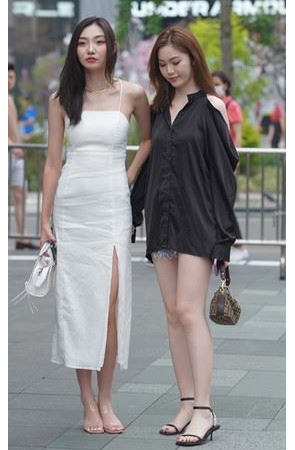 两个漂亮的美女