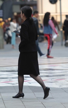 黑丝高跟街拍OL