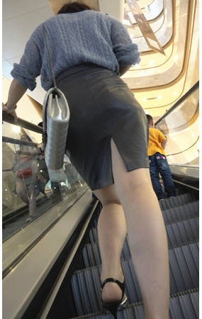 三组皮裙美女