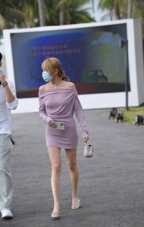 时尚紫色裙美女