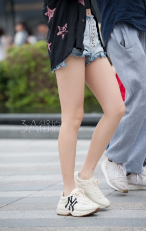 热裤长腿美女-11P