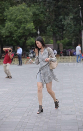 发语音的美眉