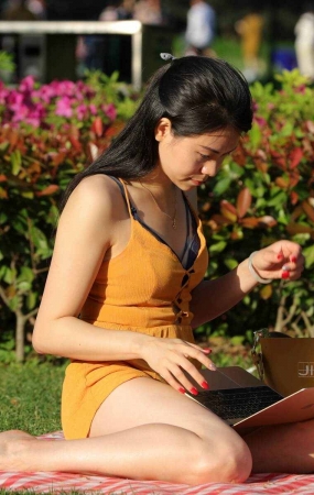 再次遇见这位火辣的女孩