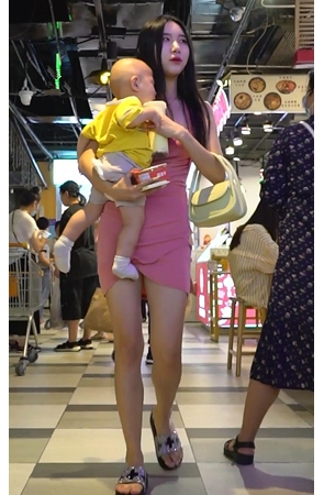 粉裙美女