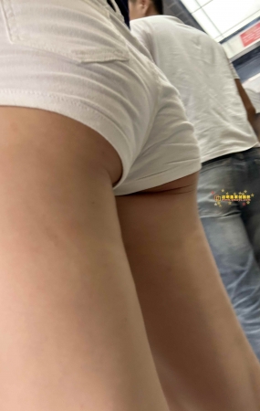 香艳诱人的热裤性感漂亮宝妈