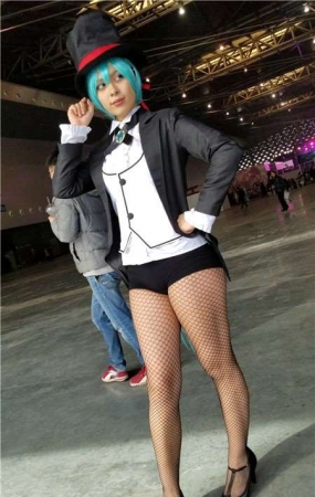 4K-超短裤性感大眼网袜cosplay的美少女