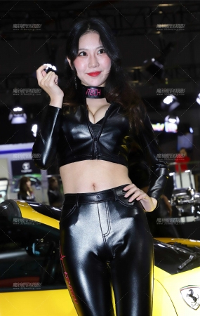 紧身皮装