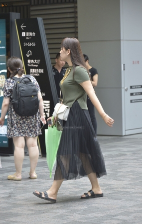 时尚地标里的美女多多-11P