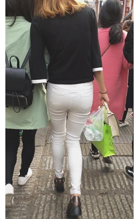 白裤紧身妹子