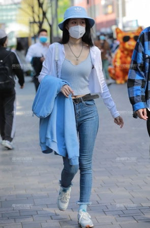紧身蓝牛女友