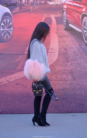 黑色高靴毛绣衣时尚美女-10P