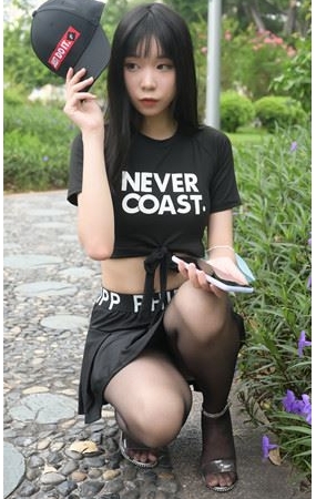 苗条的黑丝小妹【套图+视频】
