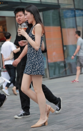 喝奶茶的美女-10P