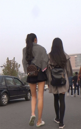 身材极好的黑丝短裙辣妹