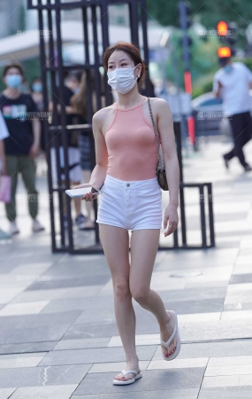 热裤美女