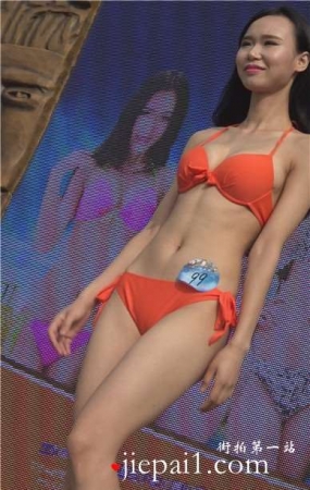 知性甜美橘色比基尼泳装美女。