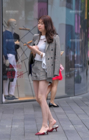 白皙西服高跟凉鞋美腿**