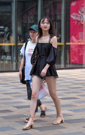 清纯的吊带妹子-16P