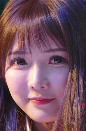 眼睛水汪汪的cosplay萌妹子