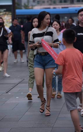 短裙美女