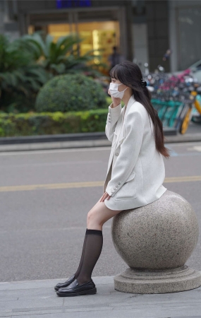 白色西装外套