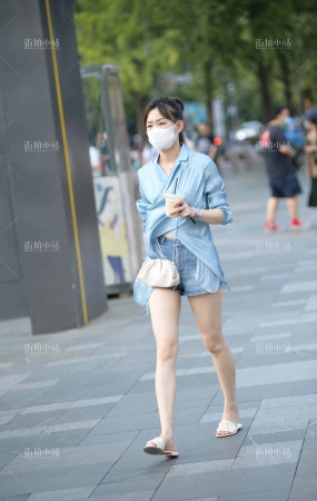 街拍热牛小姐姐