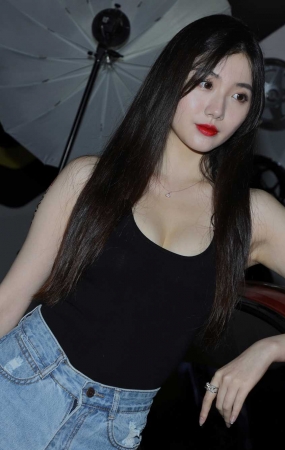 黑色小背心牛仔热裤3