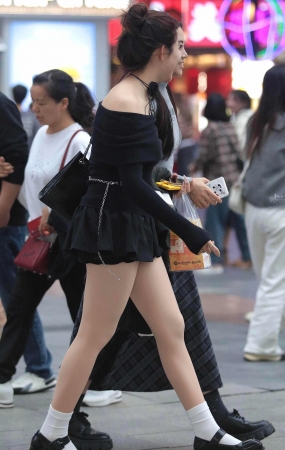 街拍肉丝妹子