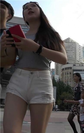 月牙清晰饱满的小清新颜值美女 [863 MB]