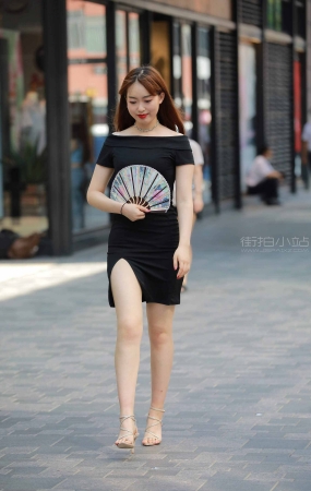 街拍黑色群小姐姐