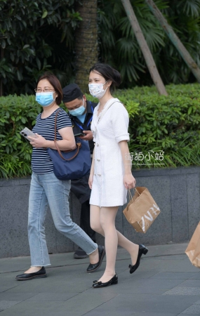 苗条小姐姐跟闺蜜