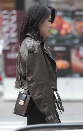 街拍黑丝少妇