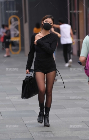 紧致热裤黑丝美女