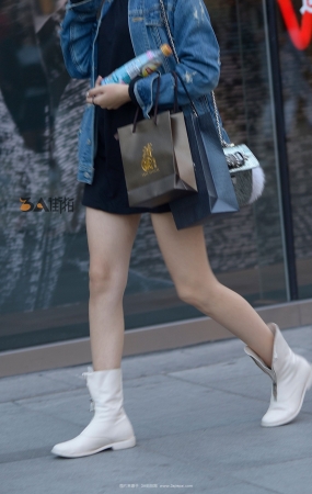 短裙套牛仔的美女-9P