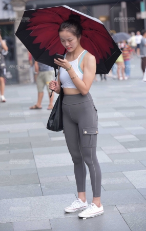 等闺蜜的小姐姐