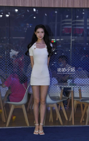 苗条长腿美女