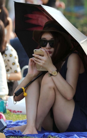 No1087 美女矜持最后还是失守，足底被拍还略带原味