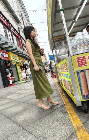 气质绿色裙高跟